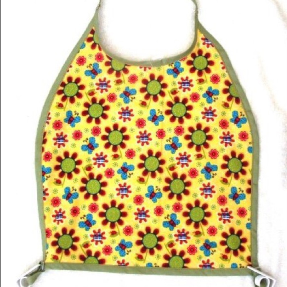 NWT Mess-less bib clips to table. Green w/flowers